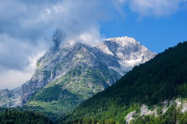 Dolomitlerdeki Dağ manzarası, Trentino Alto Adige, İtalya