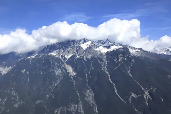 Berg Och Moln Den Blå Himlen Kaukasus Ryssland — Stockfoto
