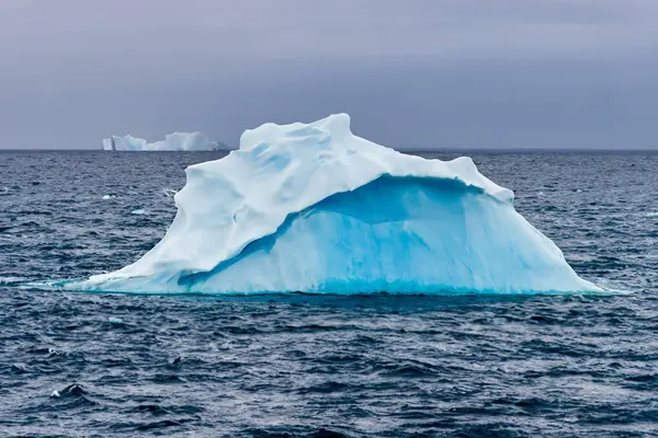 Ghiaccio Nel Continente Dell Antartide Dove Montagne Ghiaccio Sciolgono Mare — Foto Stock