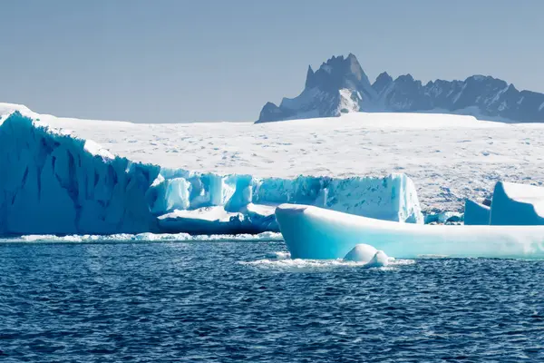 Hielo Continente Antártida Donde Las Montañas Hielo Derriten Mar Ampliamente —  Fotos de Stock