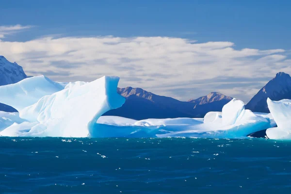 Hielo Continente Antártida Donde Las Montañas Hielo Derriten Mar Ampliamente —  Fotos de Stock