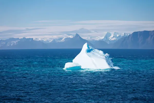 Ghiaccio Nel Continente Dell Antartide Dove Montagne Ghiaccio Sciolgono Mare — Foto Stock