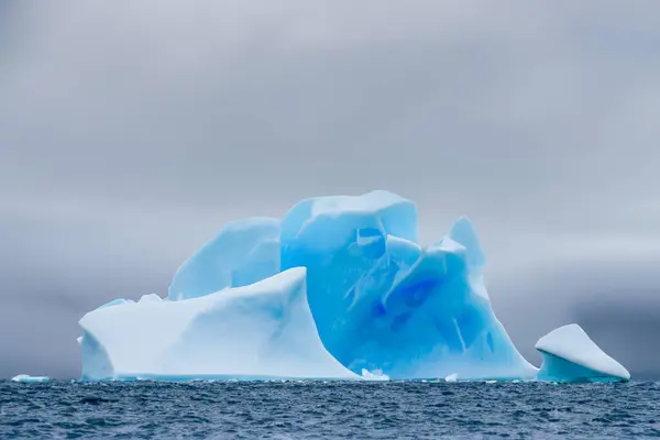 Hielo Continente Antártida Donde Las Montañas Hielo Derriten Mar Ampliamente — Foto de Stock