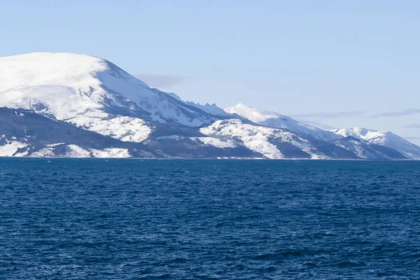 海洋の氷山と氷山が付いている南極の風景 — ストック写真