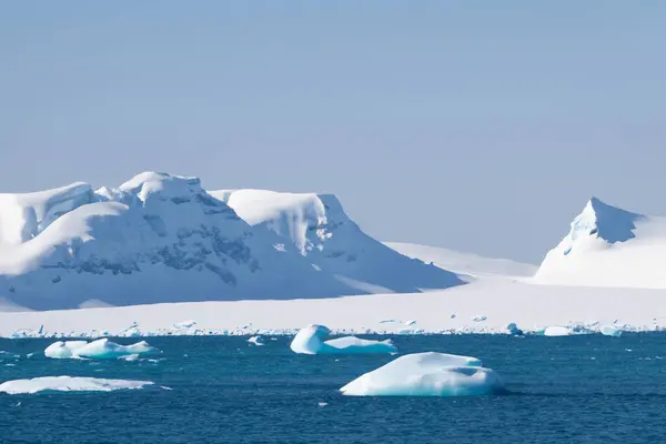 Paesaggio Antartico Con Iceberg Iceberg Nell Oceano — Foto Stock