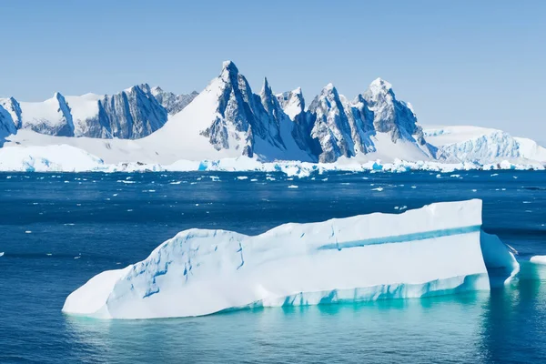 Paesaggio Antartico Con Iceberg Iceberg Nell Oceano — Foto Stock