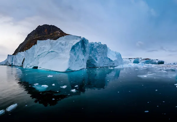 Icebergs and icebergs in the Glacier Lagoon, Iceland