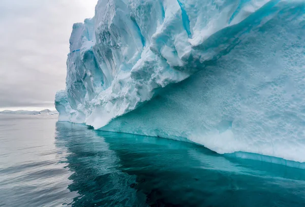 Antarktiskt Landskap Med Isberg Och Isberg Vattnet — Stockfoto