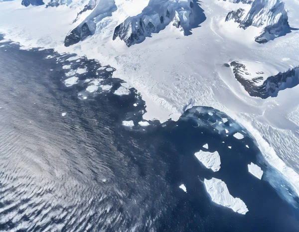 Αεροφωτογραφία Των Παγόβουνων Στον Ωκεανό Ανταρκτική Χερσόνησο Ανταρκτική — Φωτογραφία Αρχείου
