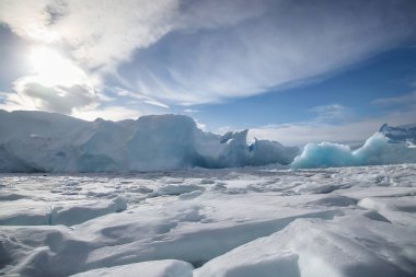 Mavi deniz suyu arka planı. Deniz suyu dokusu. Deniz suyu arka planı.