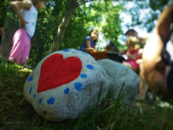 Сердце Нарисованное Камне — стоковое фото