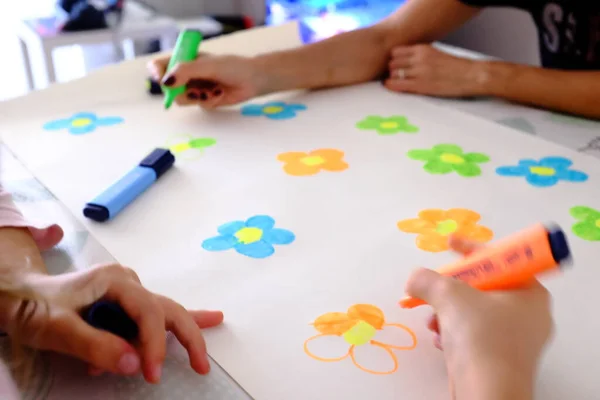 Дети Рисуют Бумажный Лист Концепция Творчества Творчества Искусства — стоковое фото