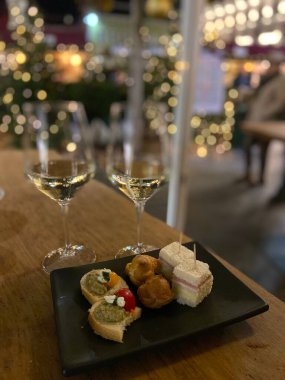 Lokantada aperatifli aperatif.