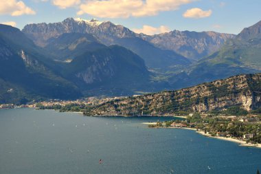 İtalya 'daki Garda Gölü manzarası