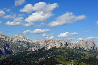 Dağlardan İtalyan dolomitlerine manzara