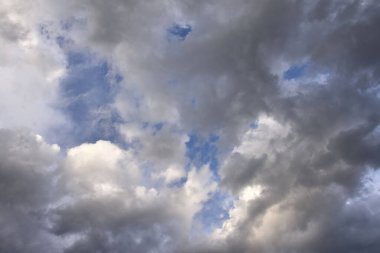 Gökyüzündeki bulutlar