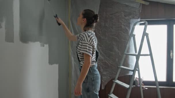 Slow Motion Shot Young Woman Painting Wall Roller — 图库视频影像