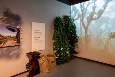 Torino, İtalya, 04 Kasım 2022. Lavazza Müzesi 'nin içi. İtalyan kültürünün klasik bir içeceği olan kahve üretimi ve dağıtımında önde gelen bir endüstri..