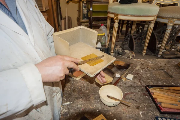 Craftsmanship Craftsman Gilder Work Gold Leaf Gilding Restoration — Stock Photo, Image