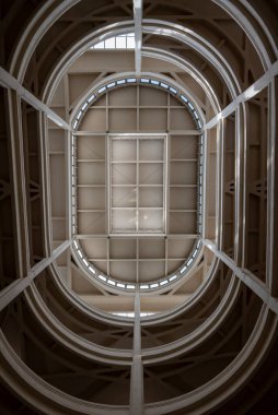 Lingotto, Torino, İtalya, 10 Ağustos 2023. Lingotto test pisti, FIAT. Çizgiler ve spiral mimari.