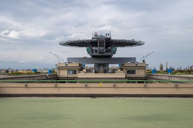 Lingotto, Torino, İtalya, 10 Ağustos 2023. Helikopter pisti. Helikopter iniş tesisi FIAT araç test pistinin merkezi..