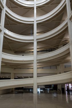 Lingotto, Torino, İtalya, 10 Ağustos 2023. Lingotto test pisti, FIAT. Çizgiler ve spiral mimari.