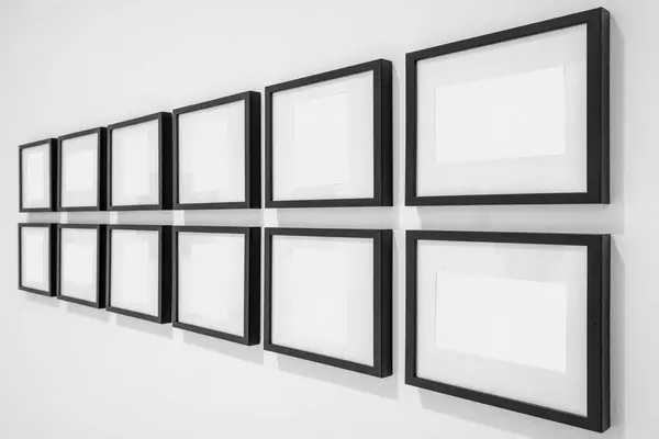 Sala Exposición Paredes Blancas Exhiben Marcos Con Interiores Vacíos Interior Fotos de stock libres de derechos