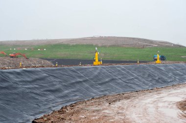 Belediye atıklarını boşaltın. Atık depolama alanında biyogaz depolama ve dağıtımı.