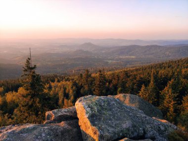Dağlarda güzel bir manzara