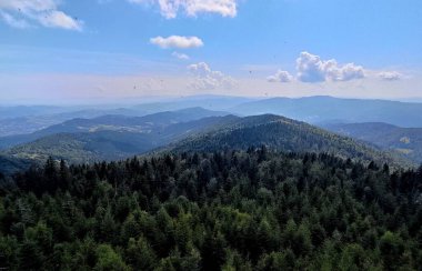 Dağlarda güzel bir manzara