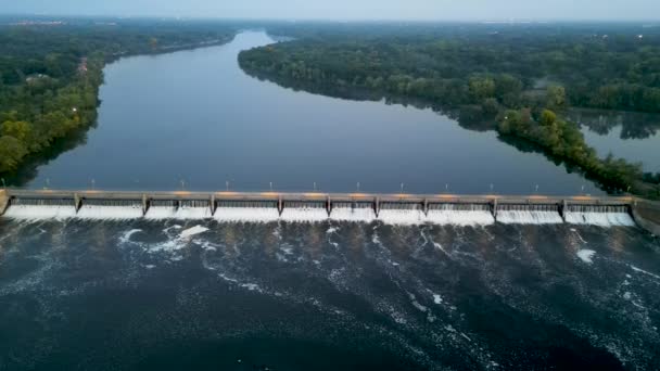 Вид Гідроелектростанцію Річці Міссісіпі — стокове відео