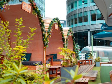 Manchester İngiltere 19 Ekim 2023, Chase Bar 'ın dışındaki Spiningfield Meydanı.