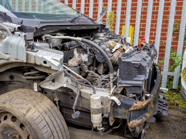 Şehir hurdalığında ortaya çıkan motor arızası.