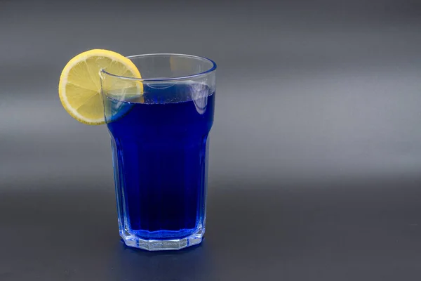 Cóctel Azul Con Limón Menta — Foto de Stock