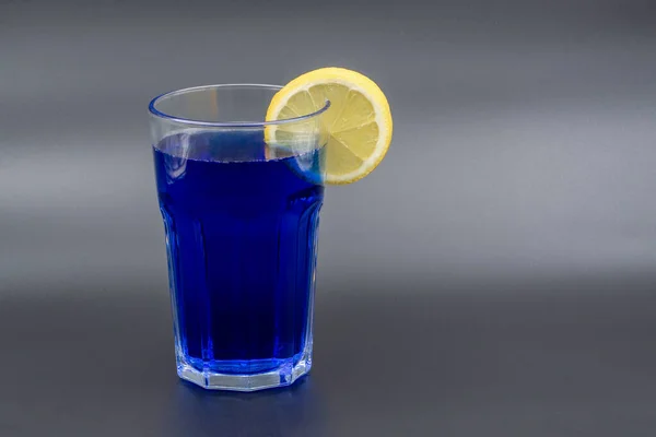 Cocktail Bleu Dans Verre — Photo