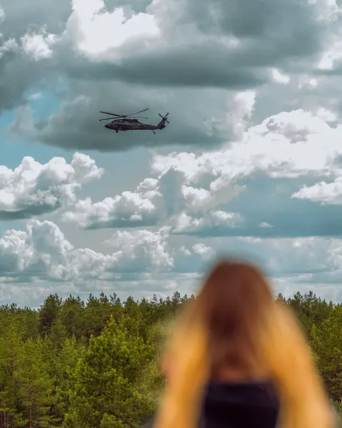 Военный Вертолет Небе — стоковое фото