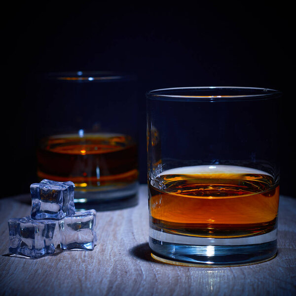 whisky drink image in glases and ice