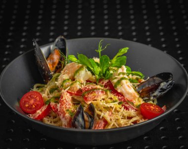 Karidesli lezzetli spagetti.