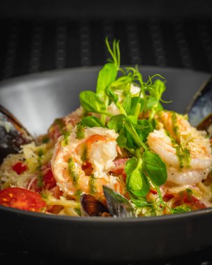 Karidesli lezzetli spagetti.