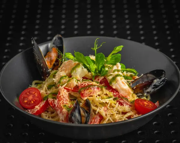 Karidesli lezzetli spagetti.