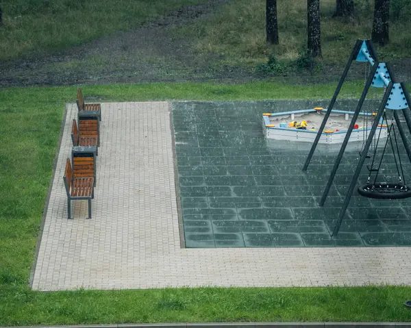 Parktaki çocuklar için oyun alanı