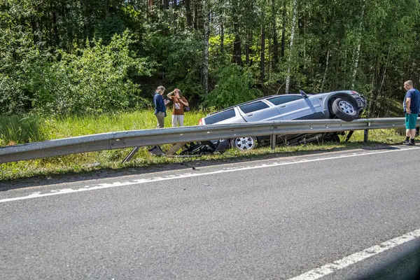 Zarasai Litwa Lipca 2023 Samochód Volvo Uderzył Boczną Barierę Drogową — Zdjęcie stockowe
