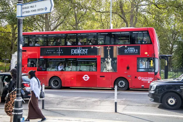 London September 2023 Red London Bus Exorcist Movie Advertisement Halloween — Stock Photo, Image