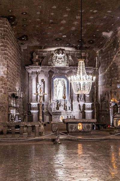 Wieliczka, Poland- 16 Temmuz 2023: Wieliczka tuz madeninin ana salonundaki şapel.