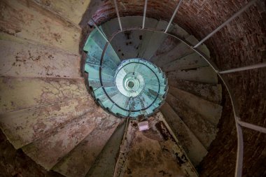 Baltık Denizi kıyısındaki Akmenraga Feneri