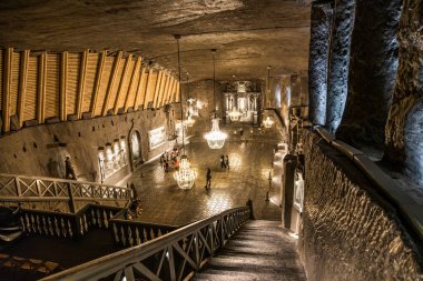 Wieliczka, Poland- 16 Temmuz 2023: Wieliczka tuz madeninin ana salonundaki şapel.