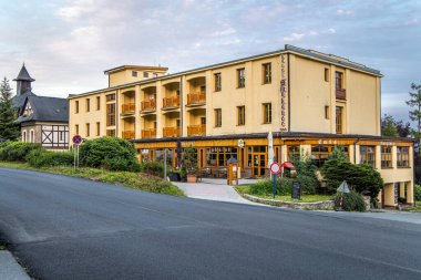 Strbske Pleso, Slovakya - 16 Temmuz 2023: Stary Smokovec Köyü 'ndeki Hotel Smokovec.