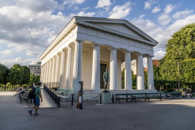 Viyana, Avusturya - 7 Temmuz 2023: Volksgarten Park 'taki Theseus tapınağı.