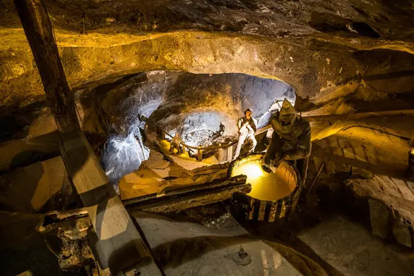 Wieliczka, Poland- 16 Temmuz 2023: Szyb Danilowicza Wieliczka Tuz Madeni Heykeli.