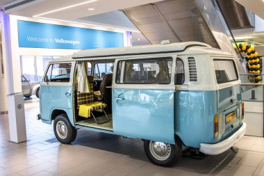 Londra, İngiltere - 14 Eylül 2023: Volkswagen Skoda Krupiye iç mimarisi, eski VW retro karavan Londra 'da.